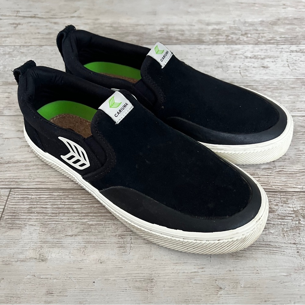 Cariuma Black Slip-On Sneakers